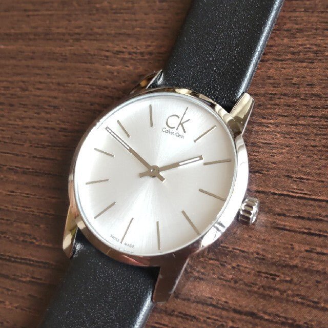 Calvin Klein City Silver Dial Black Leather Strap Watch For Women - K2G231C6