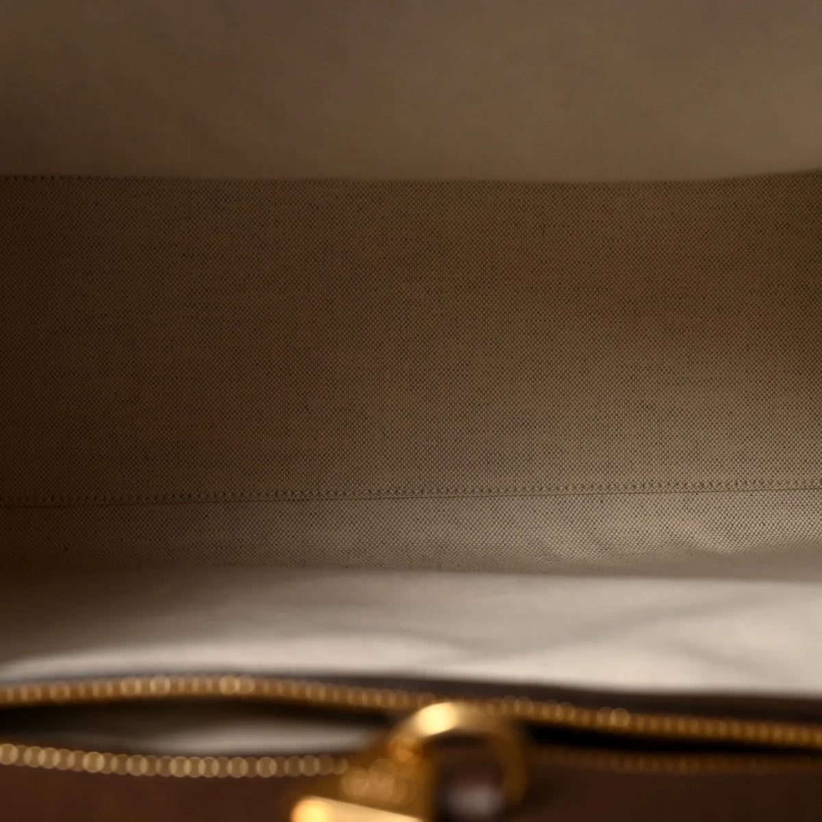 Gucci GG Textured Tote Bag – Beige
