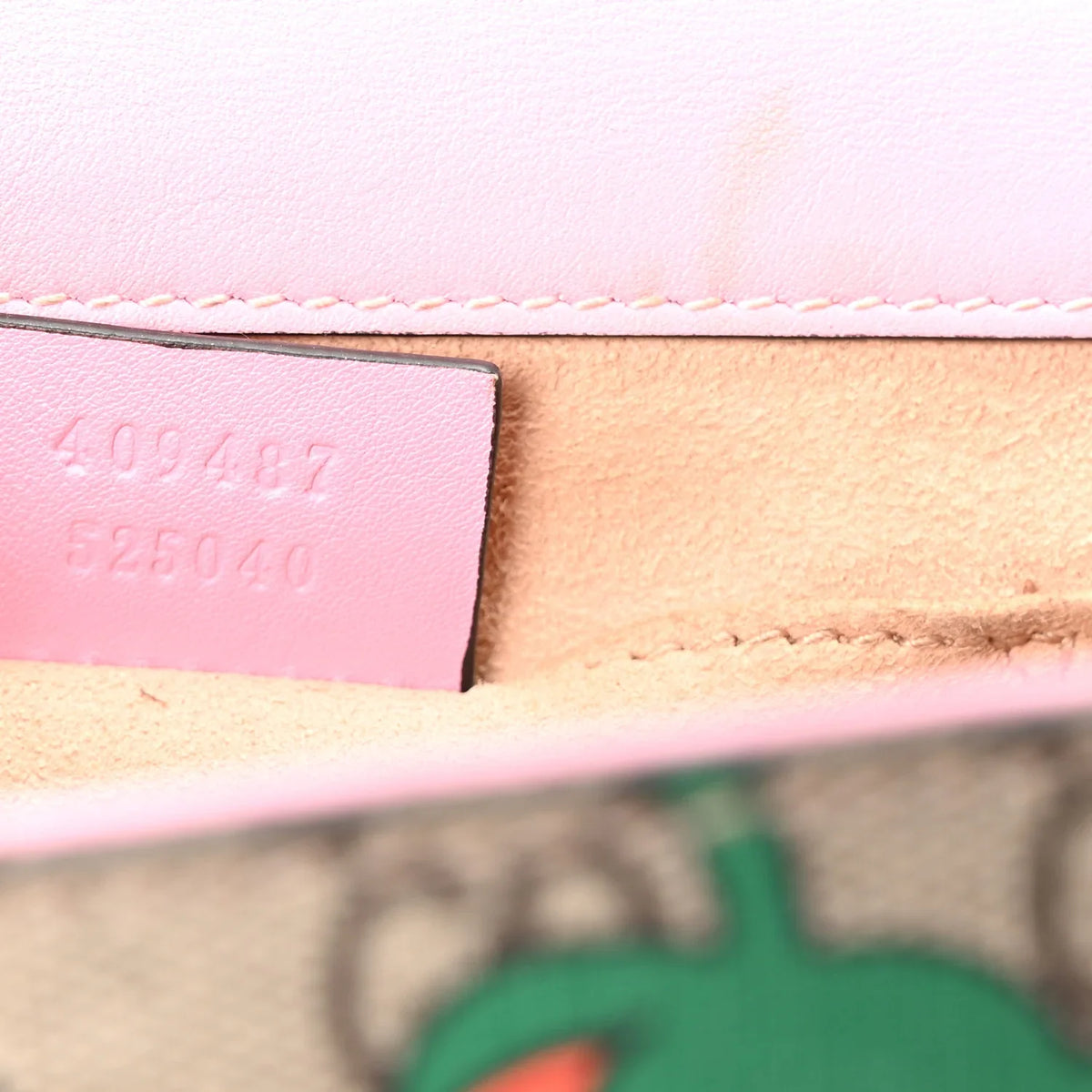 Gucci Padlock Strawberry Shoulder Bag – Pink