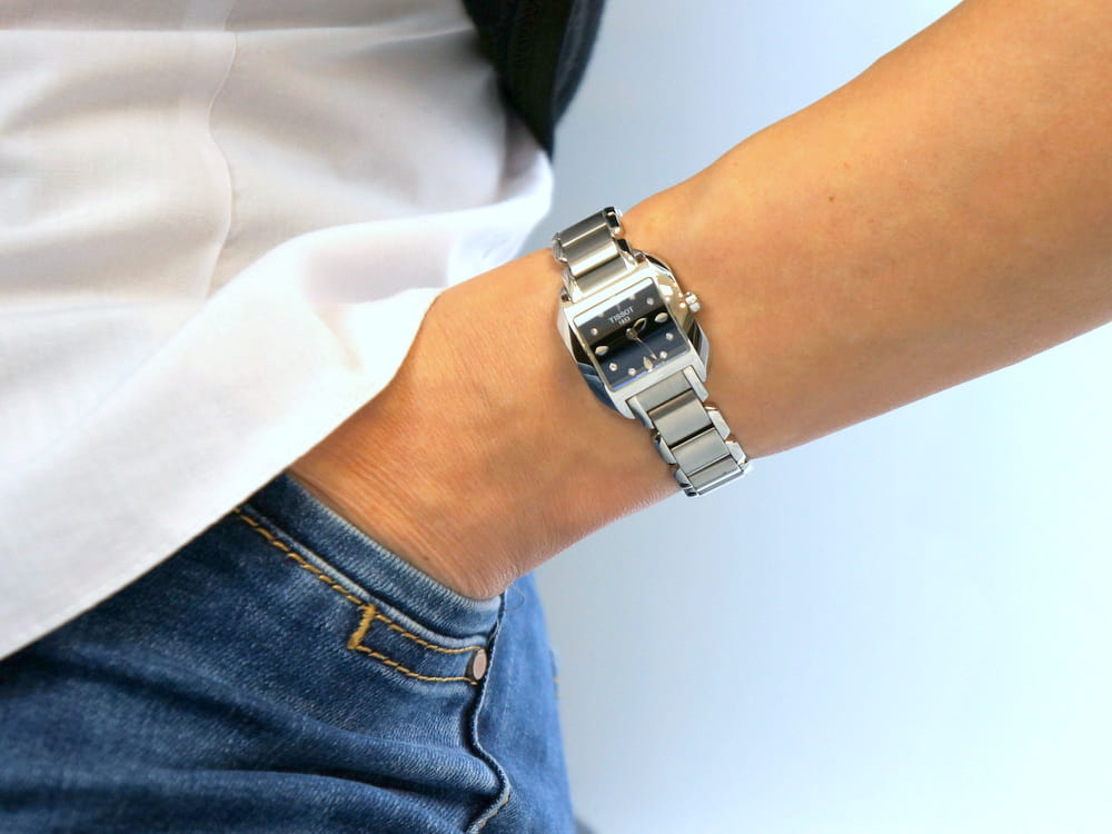 Tissot T-Wave Ladies Quartz Watch T02.1.285.54