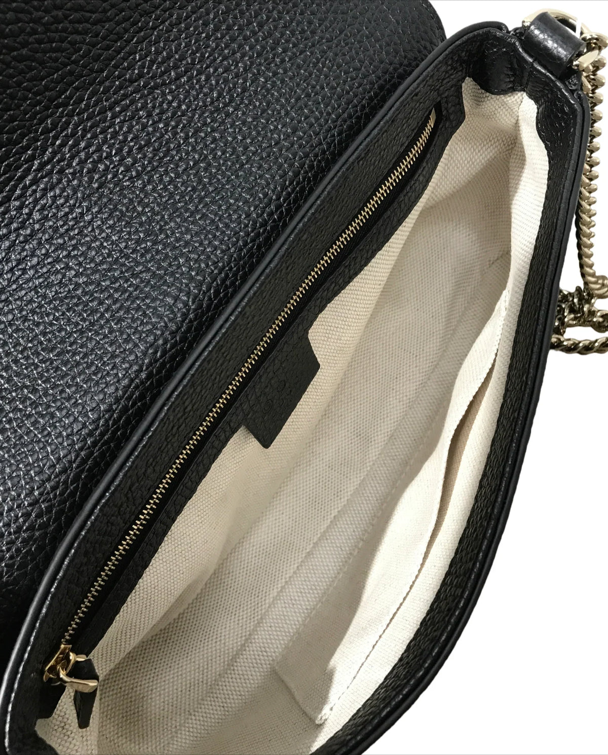 Gucci Pebbled Calfskin Soho Flap Bag – Black