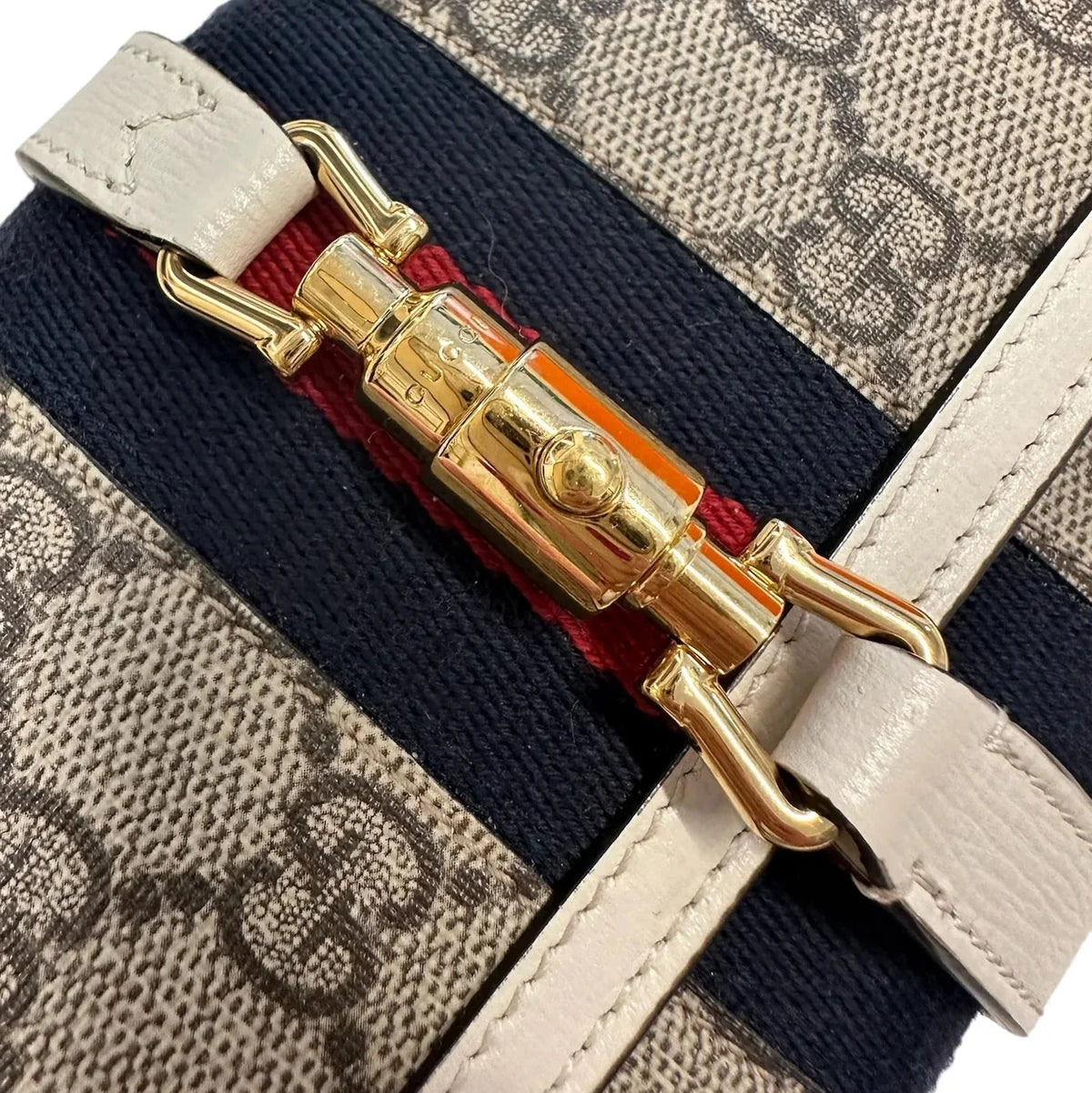 Gucci GG Supreme Jackie 1961 Small Chain Wallet – Beige