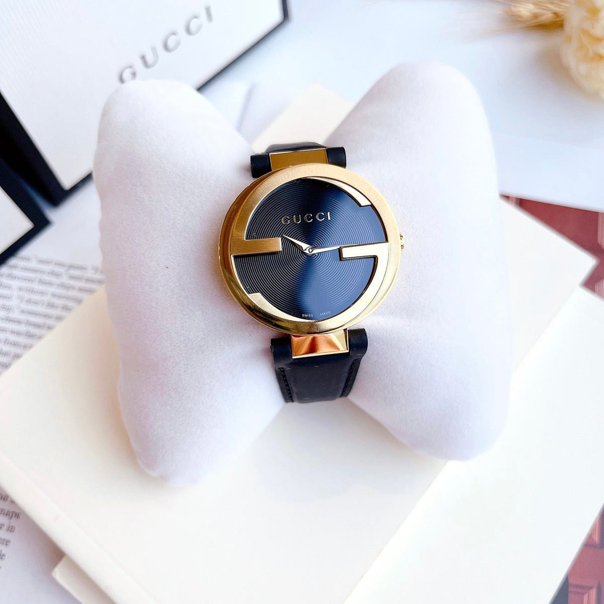 Gucci Interlocking G Gold Black Dial Black Leather Strap Unisex Watch - YA133326