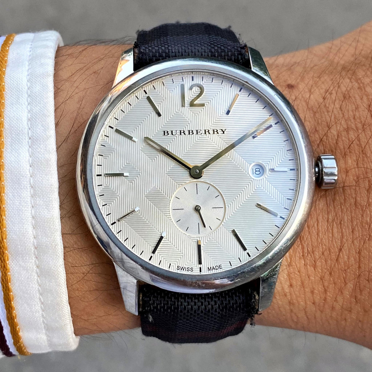 Burberry Classic Round Cream Dial Black Leather Strap Watch for Men - BU10008