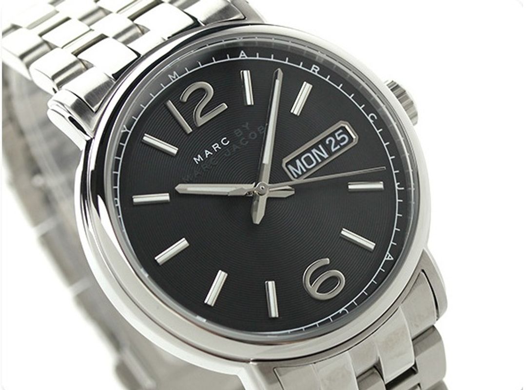 Marc Jacobs Fergus Black Dial Silver Steel Strap Watch for Men - MBM5075