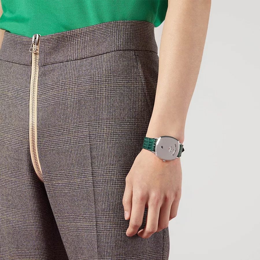 Gucci Grip Quartz Silver Dial Green Leather Strap Watch For Women - YA157404