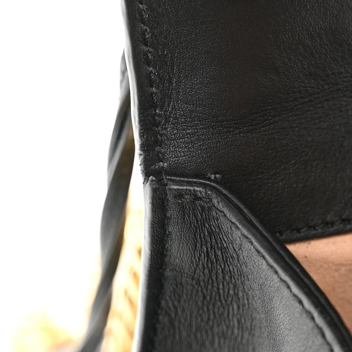 Gucci GG Supreme Small Bees Shoulder Bag – Beige