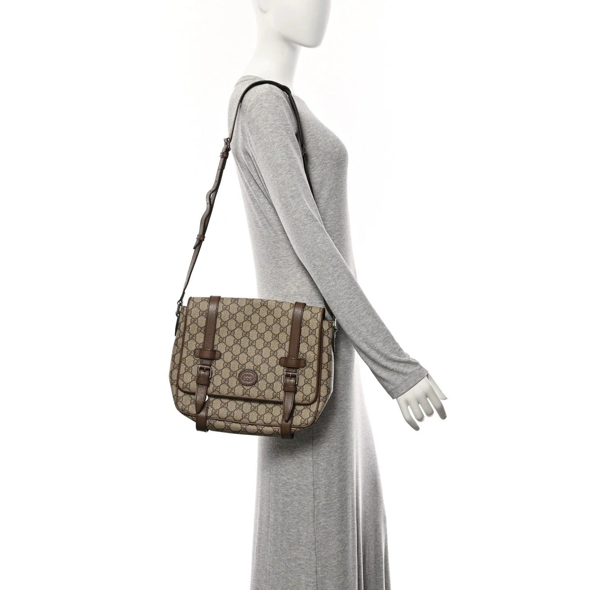 Gucci GG Supreme Medium Messenger Bag – Beige