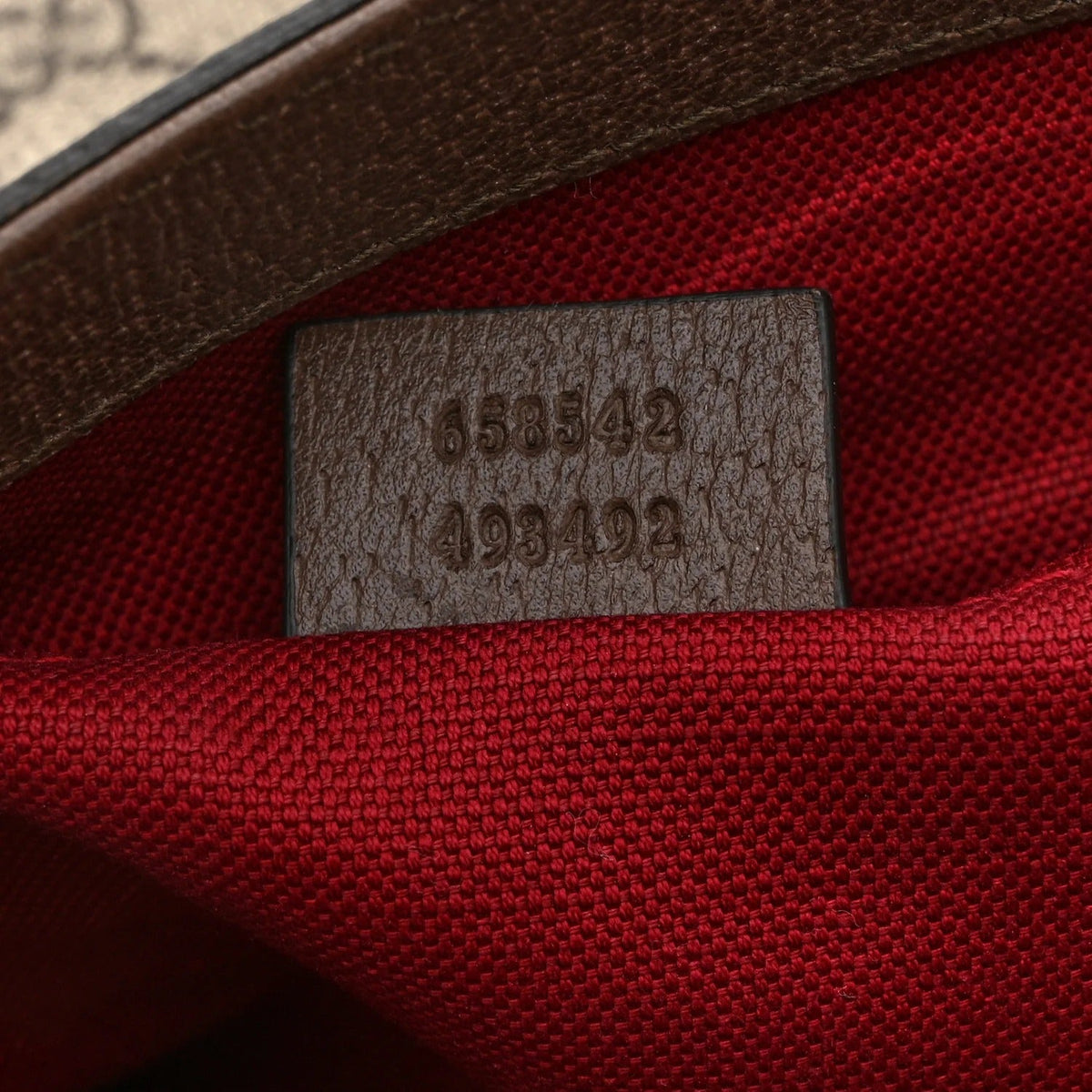 Gucci GG Supreme Medium Messenger Bag – Beige