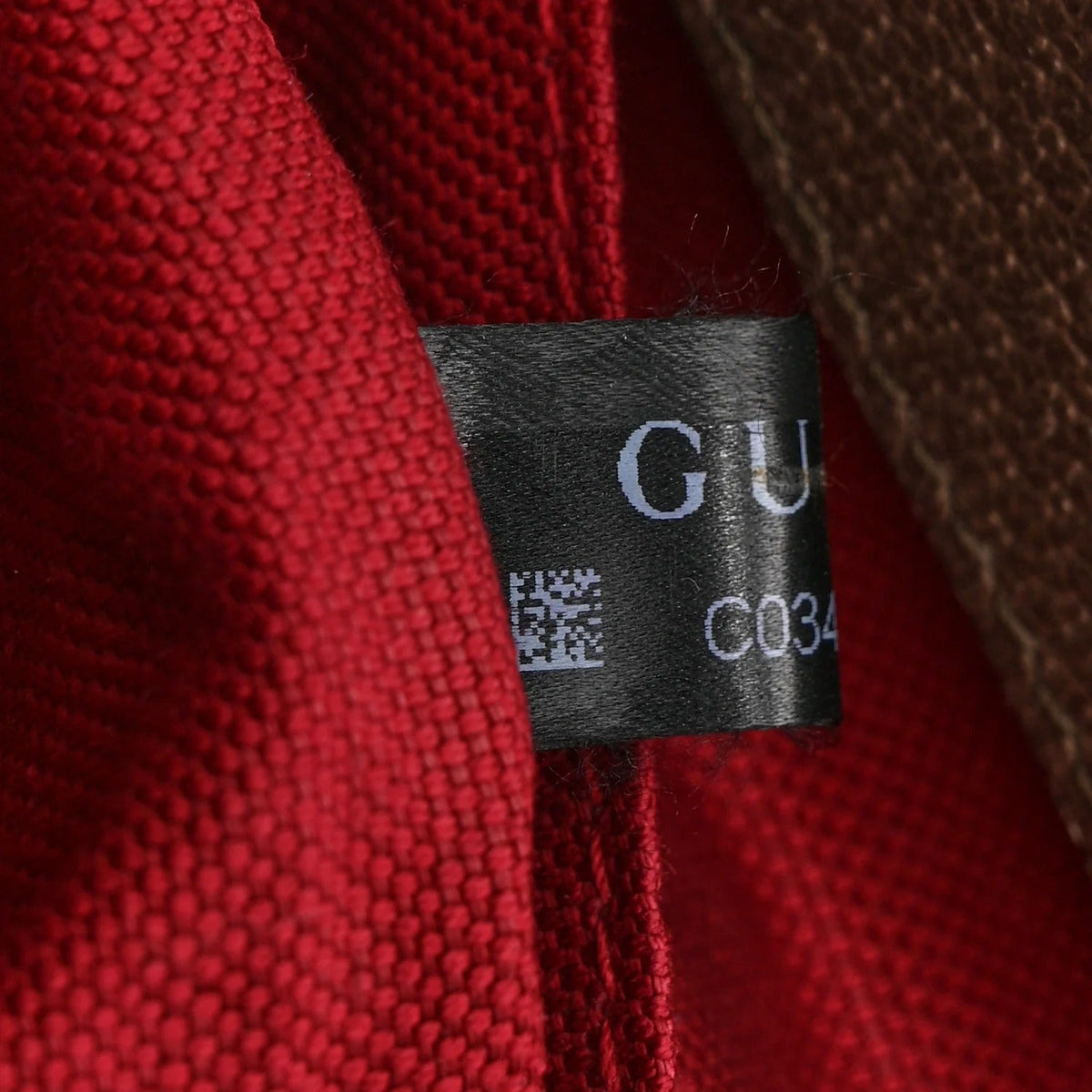 Gucci GG Supreme Medium Messenger Bag – Beige