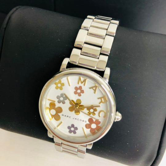 Marc Jacobs Classic White Dial Silver Steel Strap Watch for Women - MJ3581