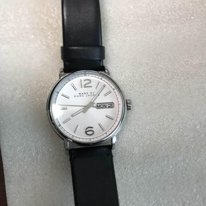 Marc Jacobs Fergus White Dial Black Leather Strap Watch for Men - MBM5076