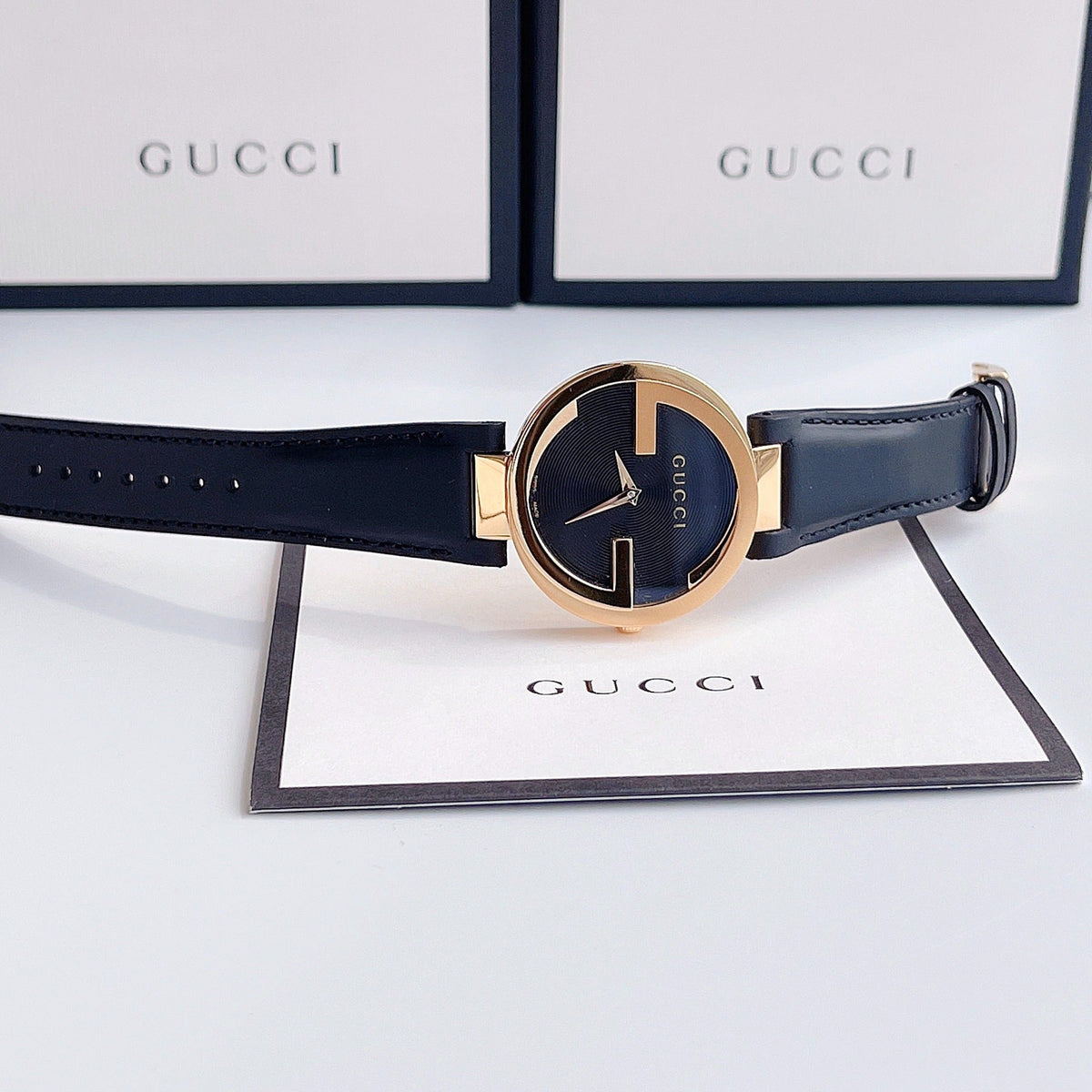 Gucci Interlocking G Gold Black Dial Black Leather Strap Unisex Watch - YA133326